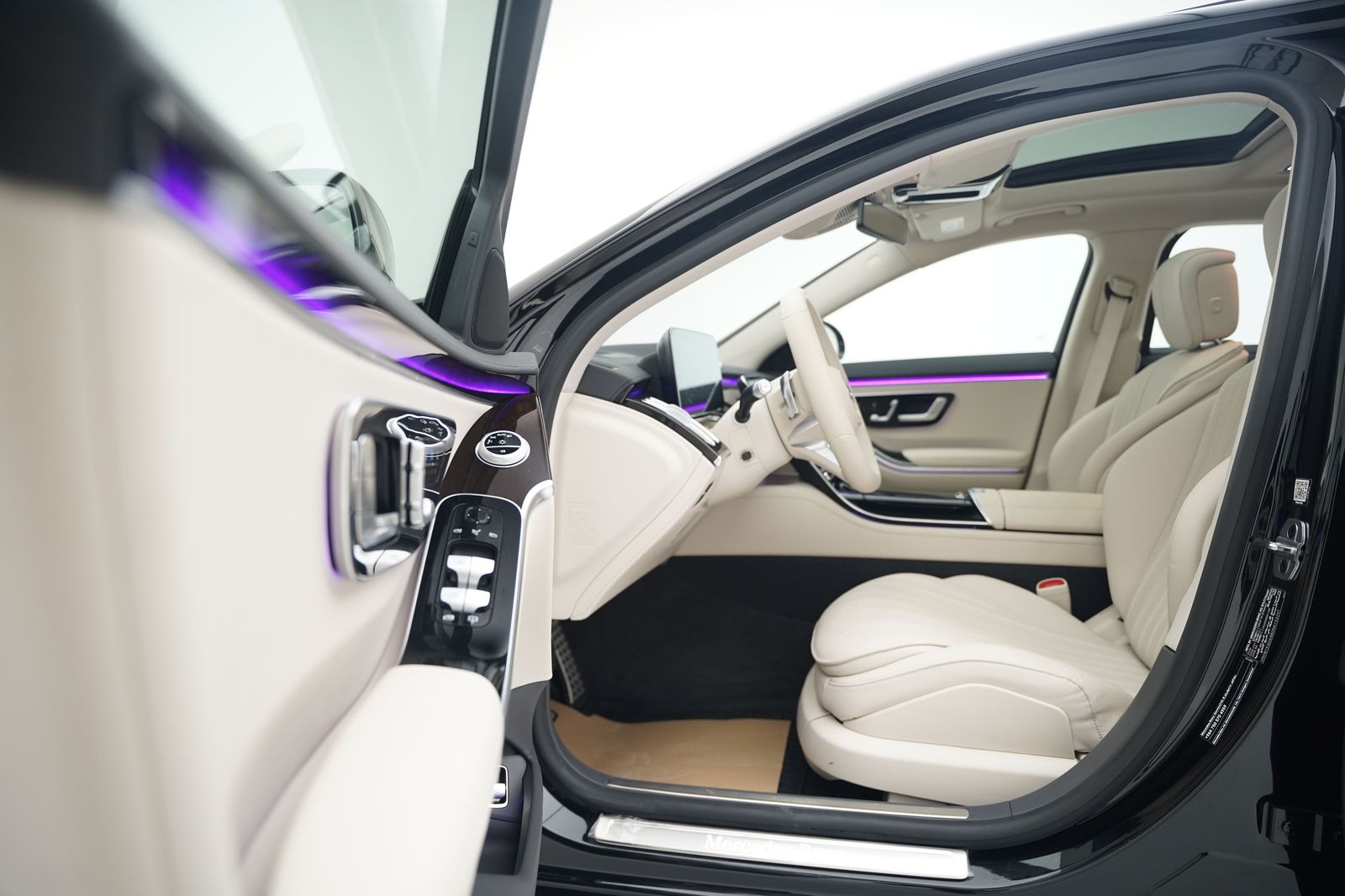 The seat of honour: behind the front passenger seat, on the kerb side, served first