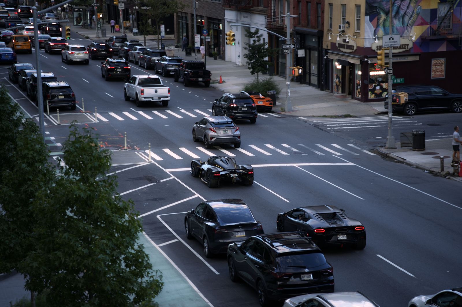 Arrival lane at a gala: cars sequenced by the coordinator, each in its window