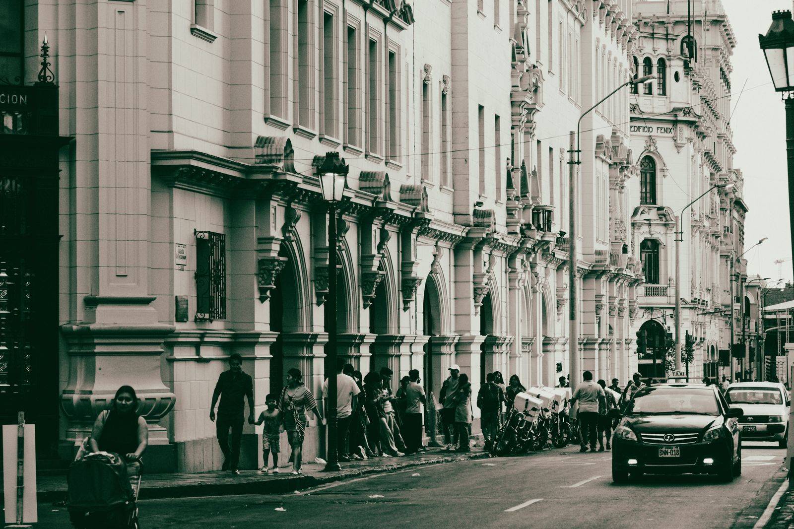 An hourly engagement: the chauffeur waits at the kerb between a principal's meetings